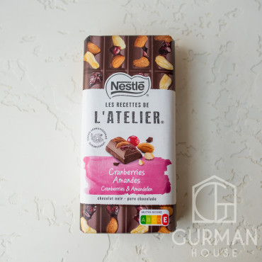 Крафтовый швейцарский шоколад Nestle L`atelier черный с клюквой, миндалем и лесным орехом 170 г